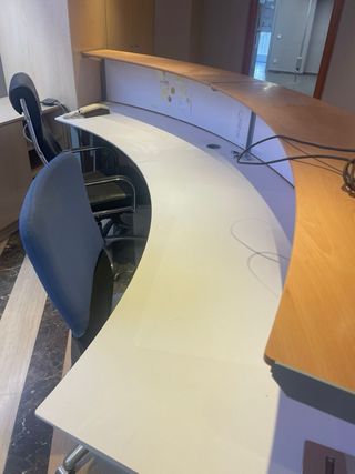 Mostrador/recibidor oficina madera.