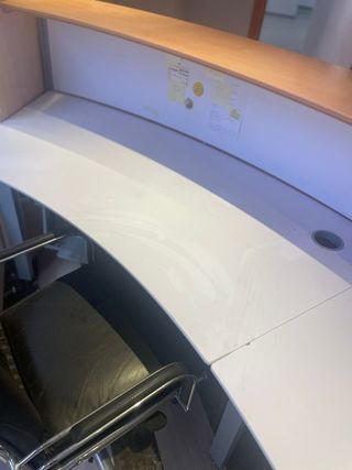 Mostrador/recibidor oficina madera.