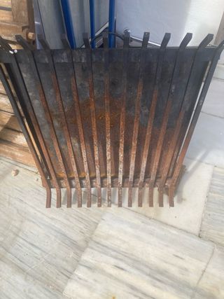 Parrilla de chimenea metálica
