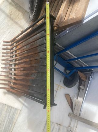 Parrilla de chimenea metálica