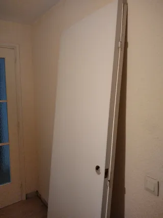 Dos puertas de interior blancas