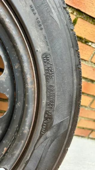 Rueda de repuesto coche