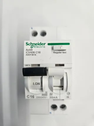 Automático diferencial 16A 30mA superinmunizado.