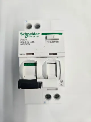 Automático diferencial 16A 30mA superinmunizado.