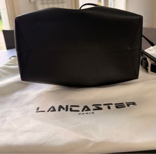 Borsa Lancaster Paris nera con interno rosso