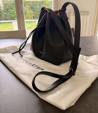 Borsa Lancaster Paris nera con interno rosso