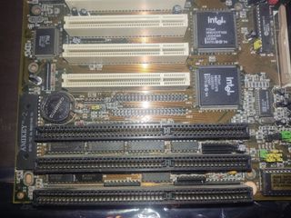 Placa Base Socket 7 Intel AMIKEY + CPU Intel