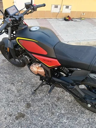 Moto wottan Negra y Roja