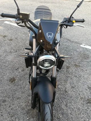 Moto wottan Negra y Roja