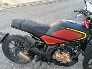 Moto wottan Negra y Roja