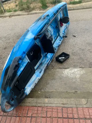 Kayak tikal azul y negro Sonda garmin striker 5