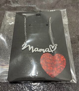 Collar Mama con corazón plateado