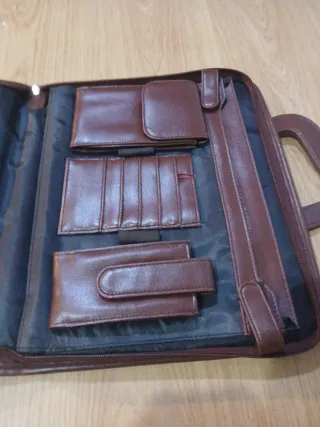 Portadocumentos de piel marrón
