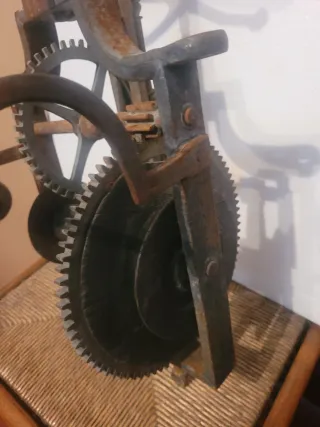 Asador de chimenea antiguo