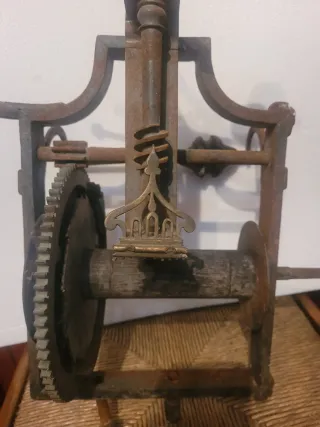 Asador de chimenea antiguo