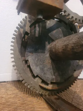 Asador de chimenea antiguo