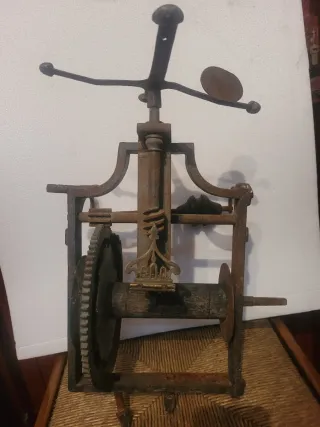 Asador de chimenea antiguo