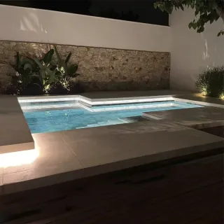 PISCINAS DE FIBRA INSTALACIÓN MANTENIMIENTO JARDIN