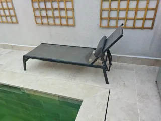 Tumbona de piscina gris