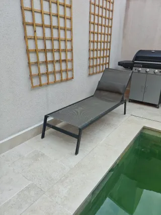 Tumbona de piscina gris