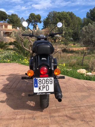 Royal Enfield Classic 500 Stealth Black