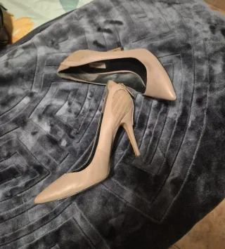 Zapatos de tacón Guess beige