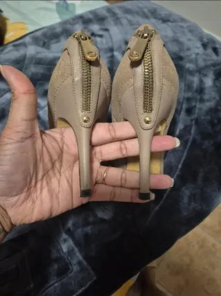 Zapatos de tacón Guess beige