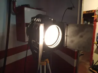 2 Focos Profesionales Cine Stromart con Trípode