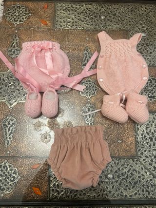 Conjunto bebé rosa tejido