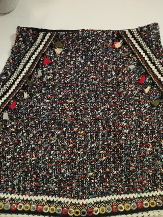 Falda multicolor con detalles