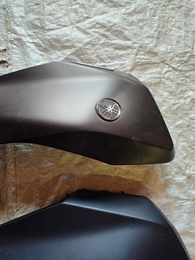 YAMAHA X MAX 125/ 300 (TAPA FRONTAL IZQUIERDA )