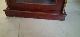 Mueble vitrina madera y cristal