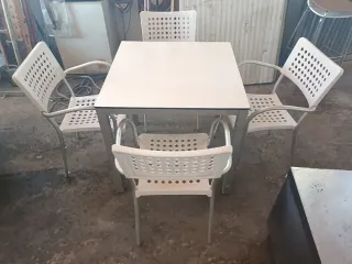 Mesa y 4 sillas ( hay 7 juegos ) PRECIO UNIDAD