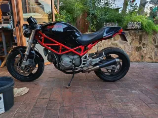 Ducati Monster 620 i Negra y Roja