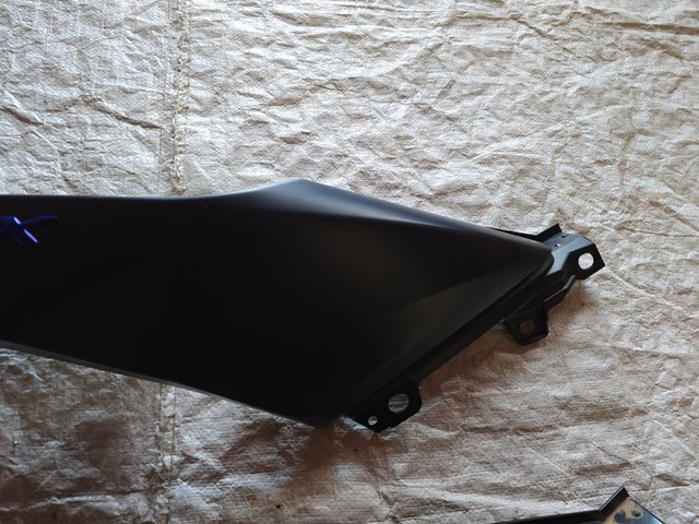 YAMAHA X MAX 125/300( TAPA TRASERA DERECHAS )