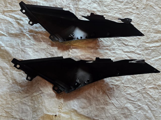 YAMAHA X MAX 125/300( TAPA TRASERA DERECHAS )