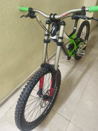 Bicicleta DH Specialized