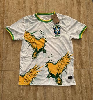 Camiseta Nike Brasil Pájaro Amarillo