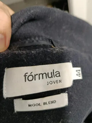 Abrigo azul con capucha