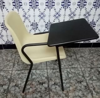 3 Sillas de pala beige y negras