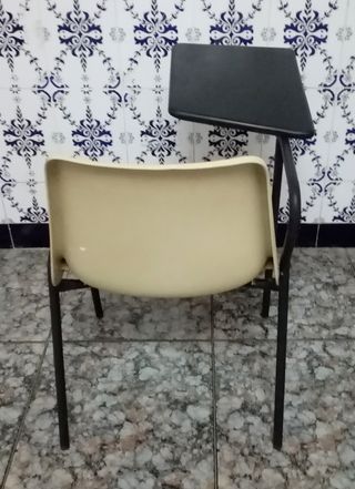 3 Sillas de pala beige y negras