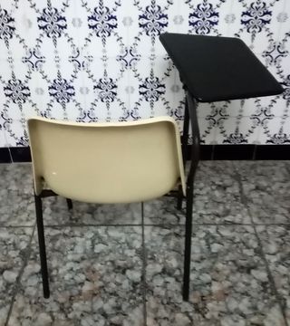 3 Sillas de pala beige y negras