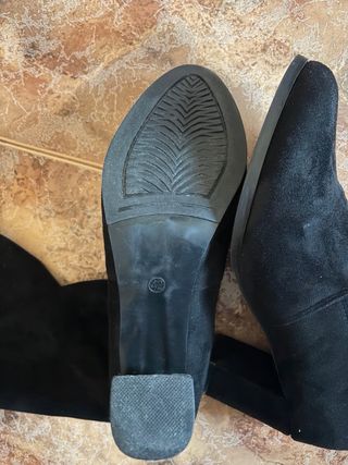 Botas altas negras talla 41 .