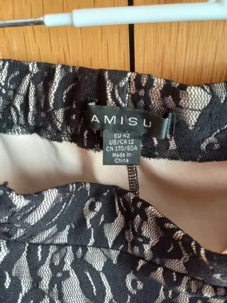 Falda de encaje negra y plateada