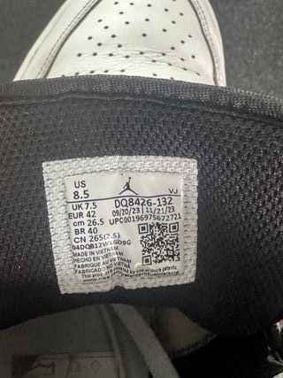 Nike Jordan 1 Mid Reverse Panda 42