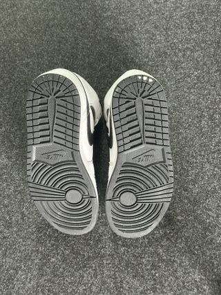 Nike Jordan 1 Mid Reverse Panda 42