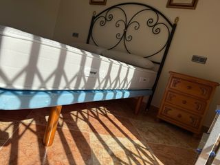 Cama matrimonio con cabecero y colchón