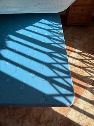 Cama matrimonio con cabecero y colchón