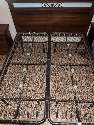 Letto matrimoniale con reti e 2 comodini