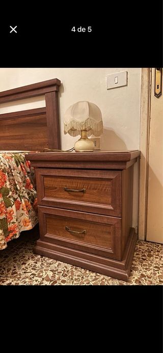 Letto matrimoniale con reti e 2 comodini